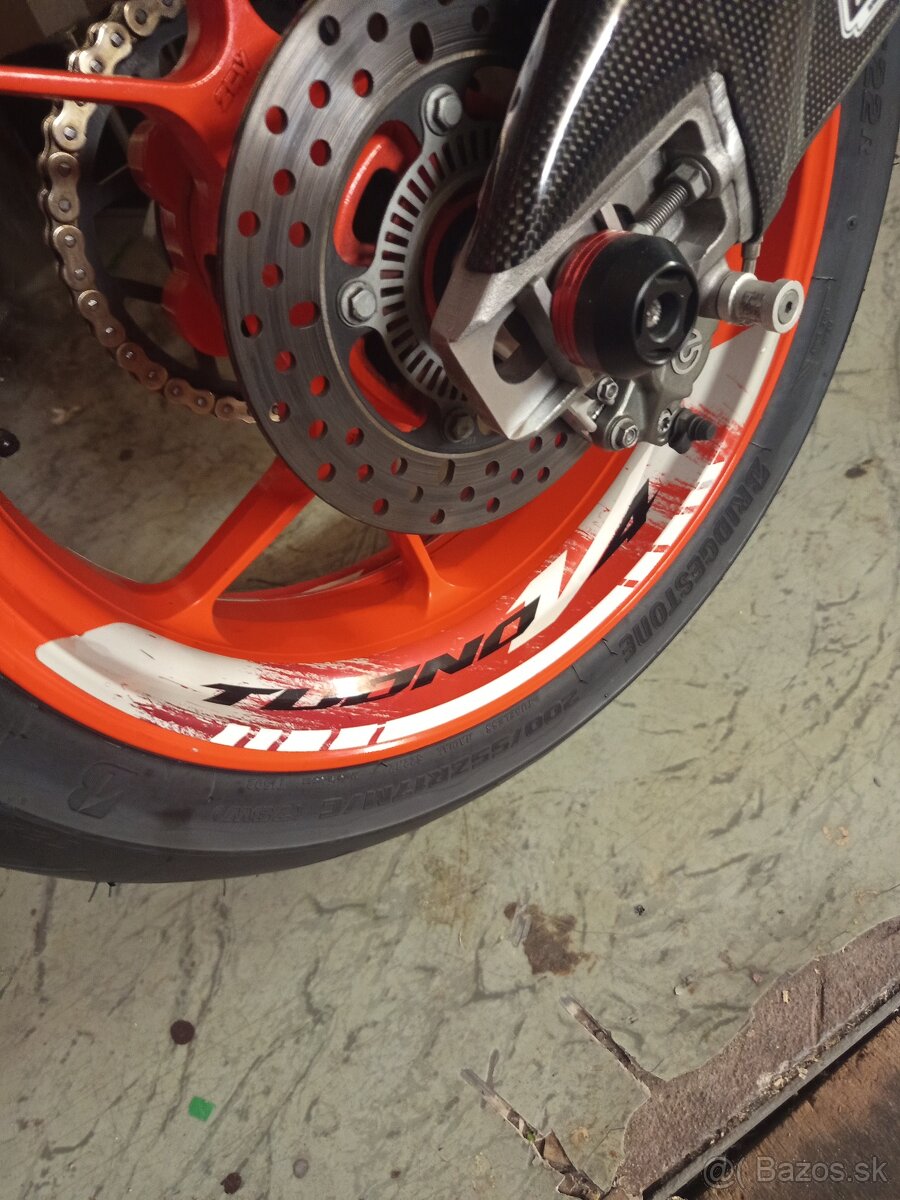 Aprilia Tuono V4 1100RR - 10