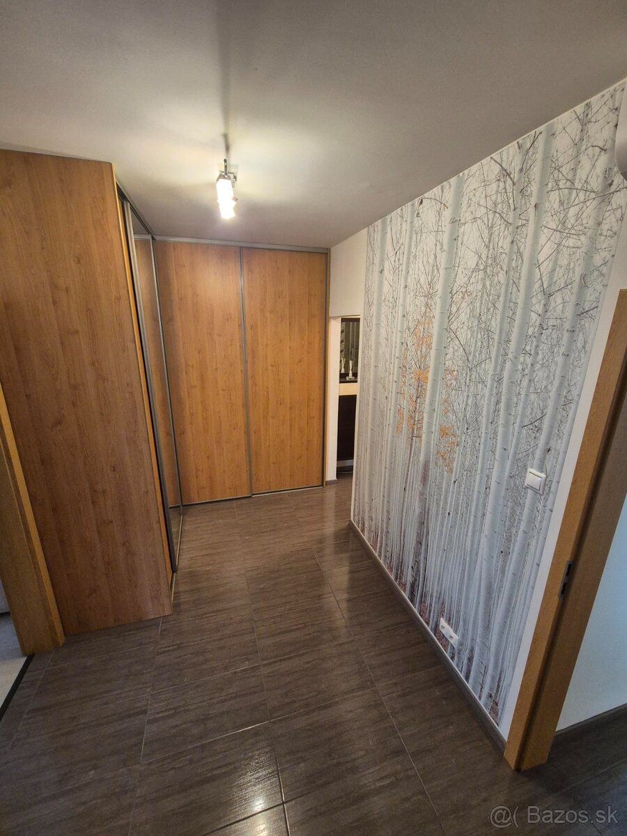 Prenajmeme 3 izb byt na Hrobákovej ulici - 10