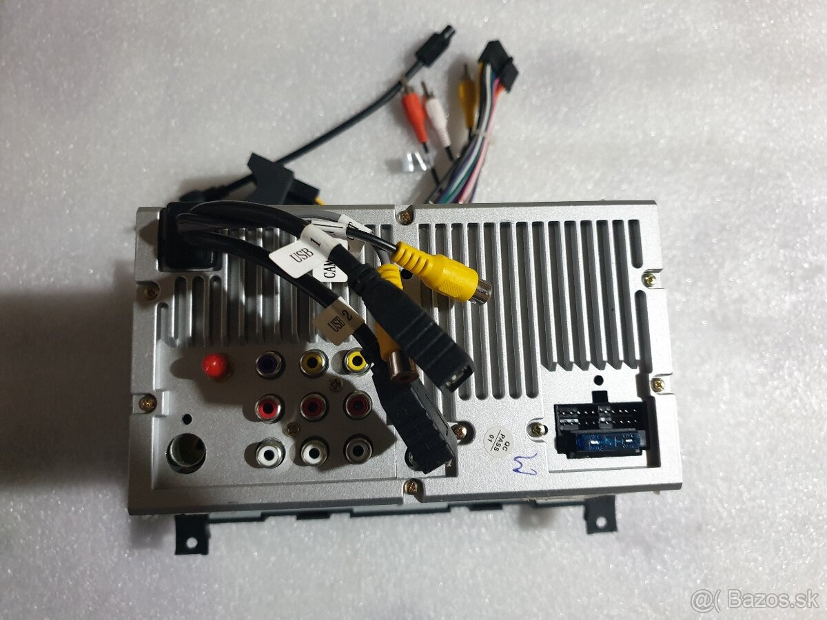 Predam autoradia na Mercedes C ,E,S - 10