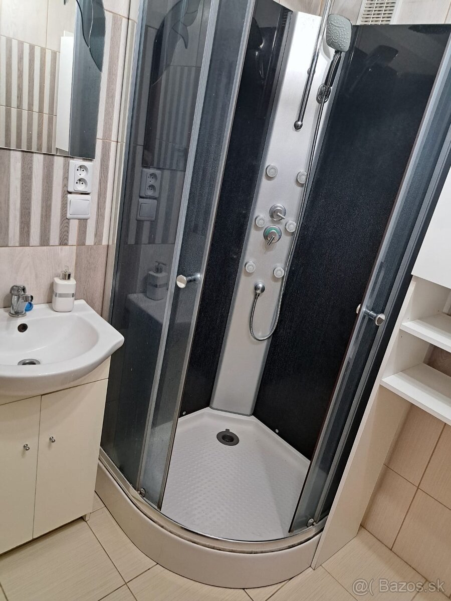 PREDÁM PRIESTRANNÝ 2 IZBOVÝ BYT VO VYHĽADÁVANEJ LOKALITE VO - 10