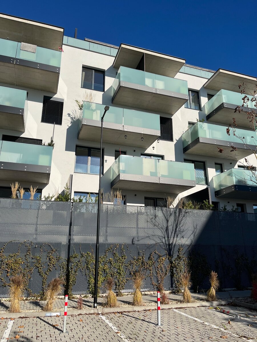 Na prenájom 1- izbový byt v novostavbe - 10