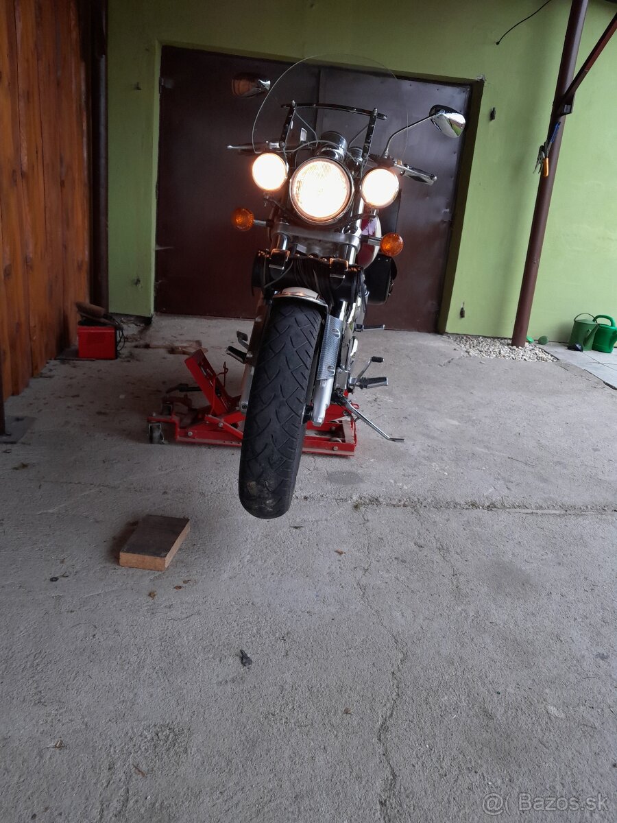 Suzuki Marauder VZ 800 - 10