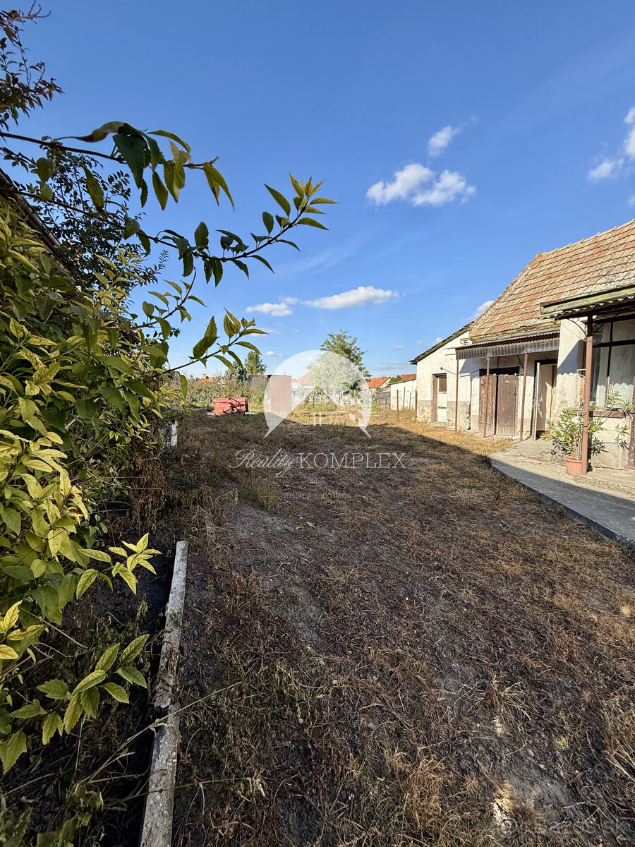 Reality KOMPLEX s.r.o. Vám ponúka na predaj rovinatý pozemok - 10