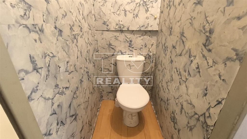 RezervovanéNa predaj 2 izbový byt (64 m2) s loggiou v... - 10