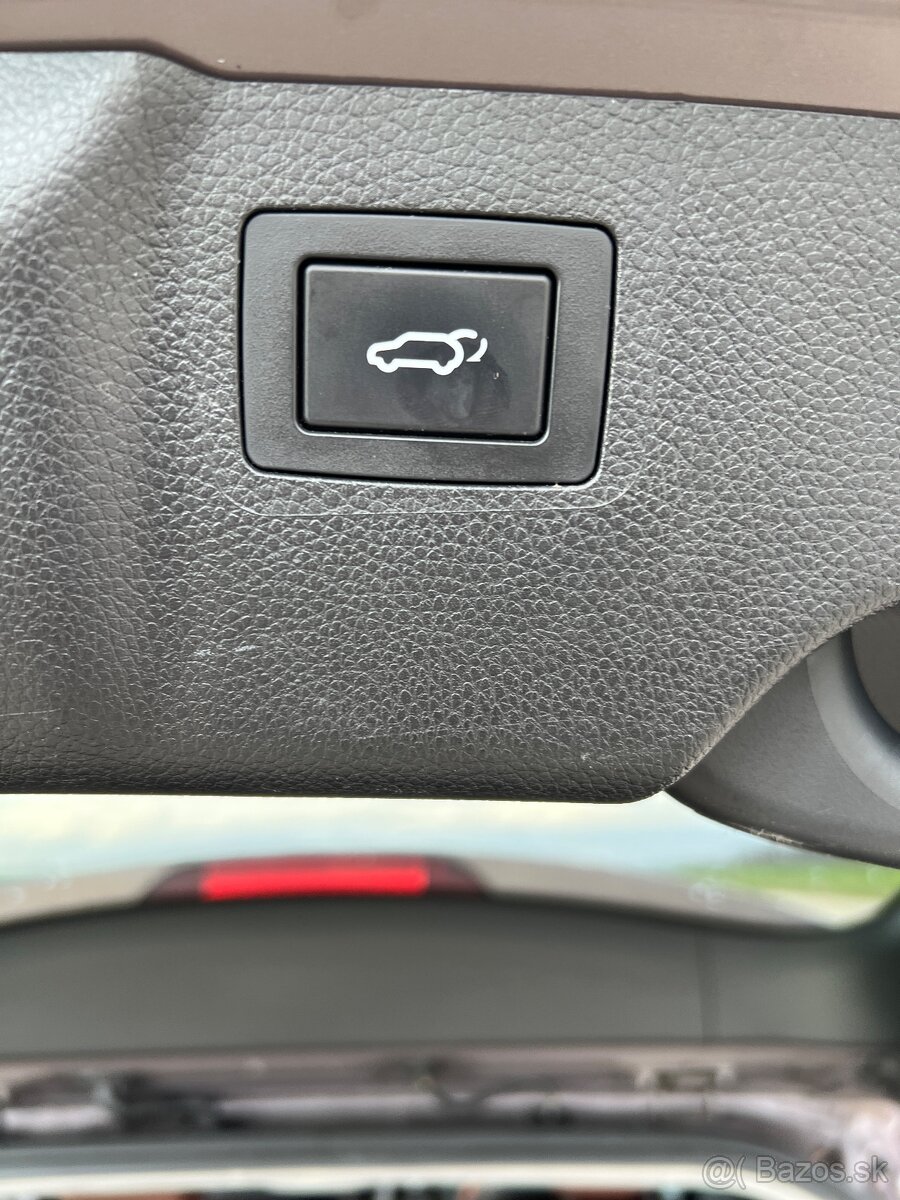 Hyundai Grand Santa Fe - 10