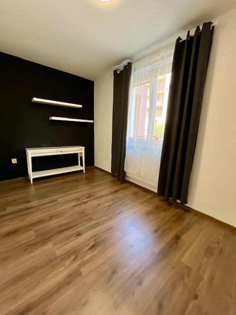 3.izb.byt 112 m2, s terasou o veľkosti 50m2 a garážou - 10