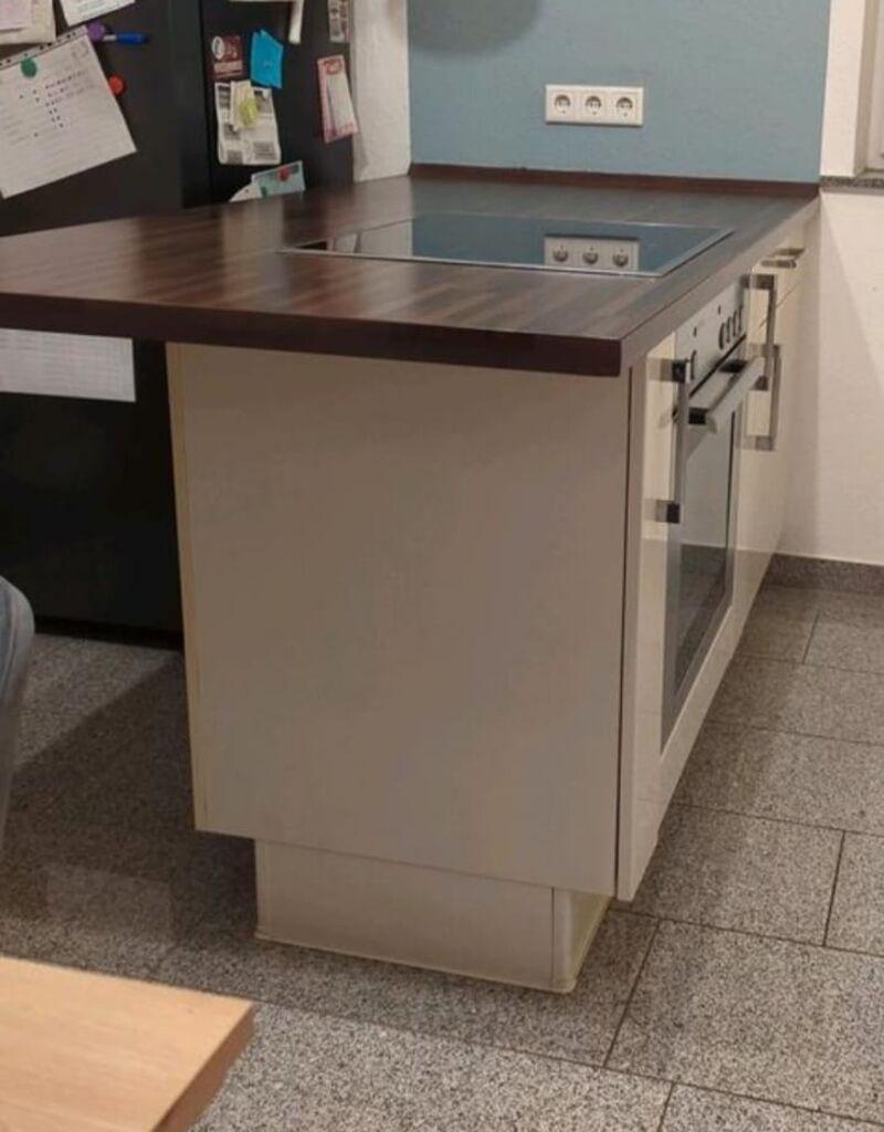 Krémová lesklá linka Nobilia se spotřebiči,5855 - 10