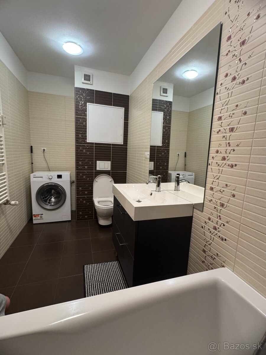 Priestranný 1-izbový byt s balónom a parkovacím státim - 10