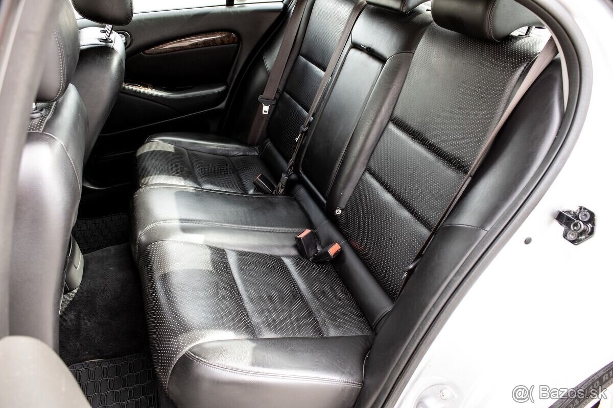 Jaguar S-Type 4,2 V8 300Ps - 10