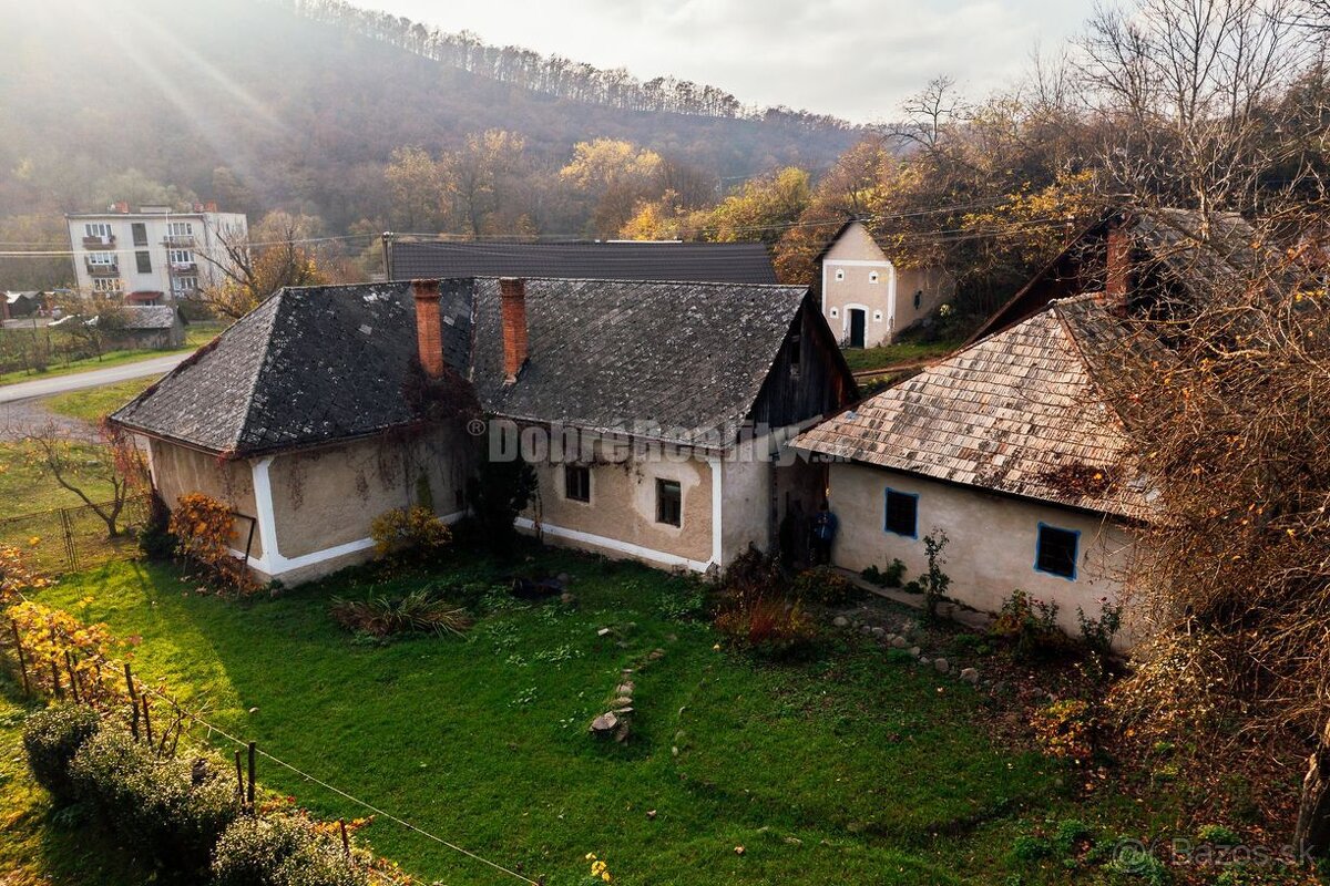 PREDAJ: Rodinný dom so záhradou, hospodárskymi stavbami a pô - 10
