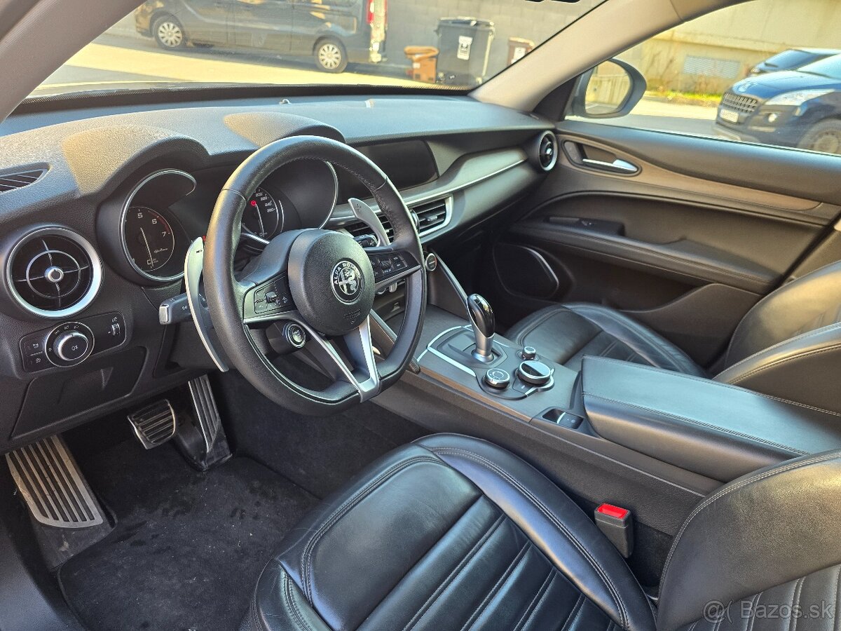 Alfa Romeo Stelvio 2.0 Q4 280ps - 10
