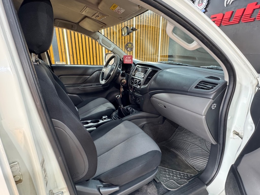 Mitsubishi L200 2.4 DI-D Double Cab - 10