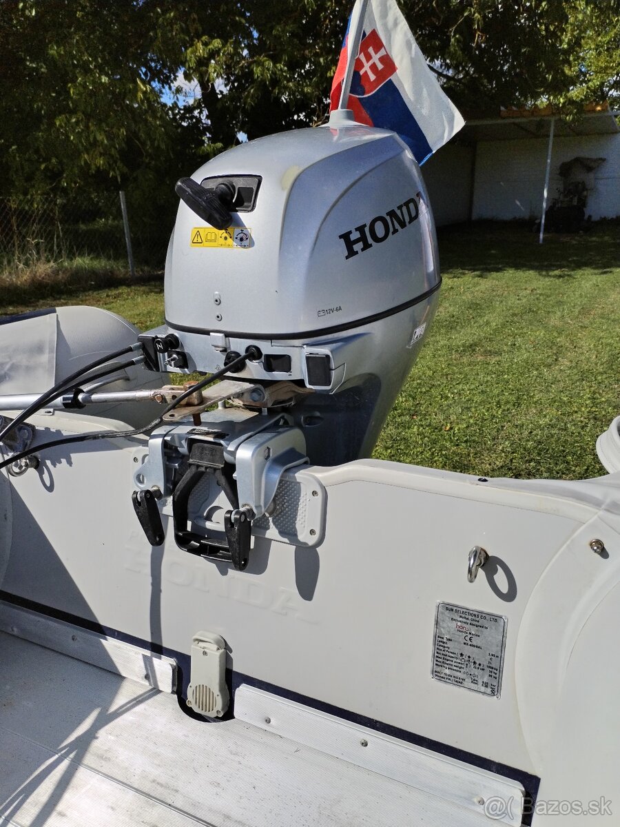 Motorový čln - 10