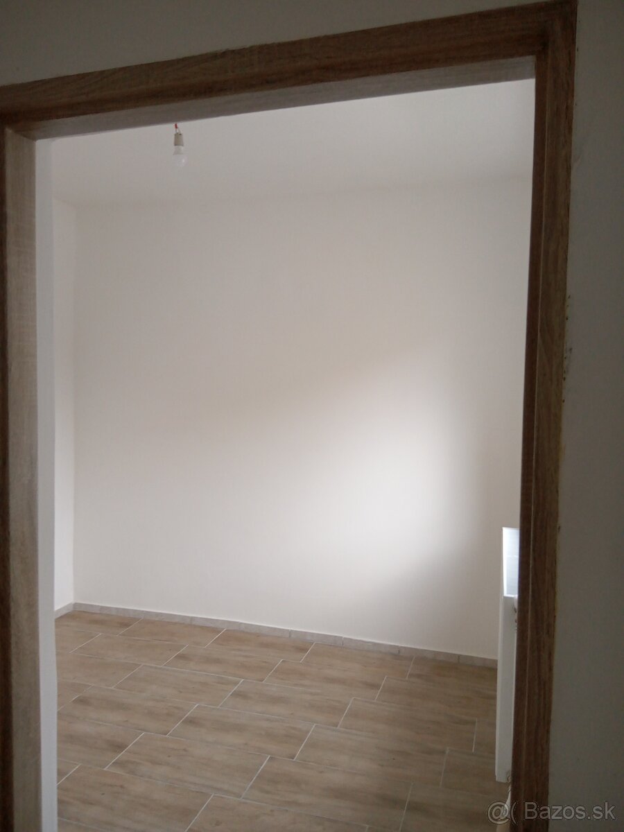 Moderný tehlový dom v Chynoranoch na predaj - - 10