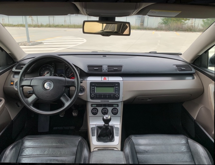 Predam Volkswagen Passat b6 2.0TDI,103KW ,R.v.2007 - 10