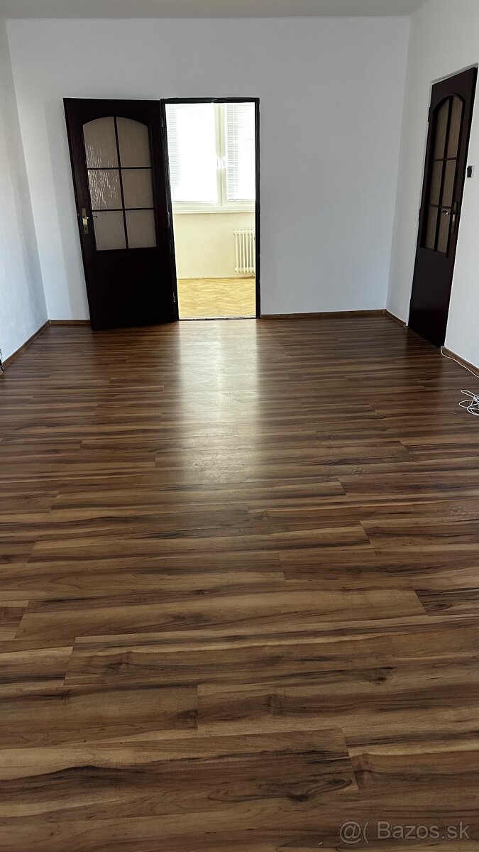 Predám 3 izbový byt v Leviciach s balkónom - 10