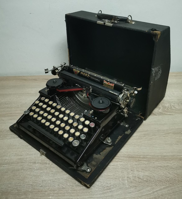 Starožitný písací stroj MERZ Universal z roku 1932 - 10