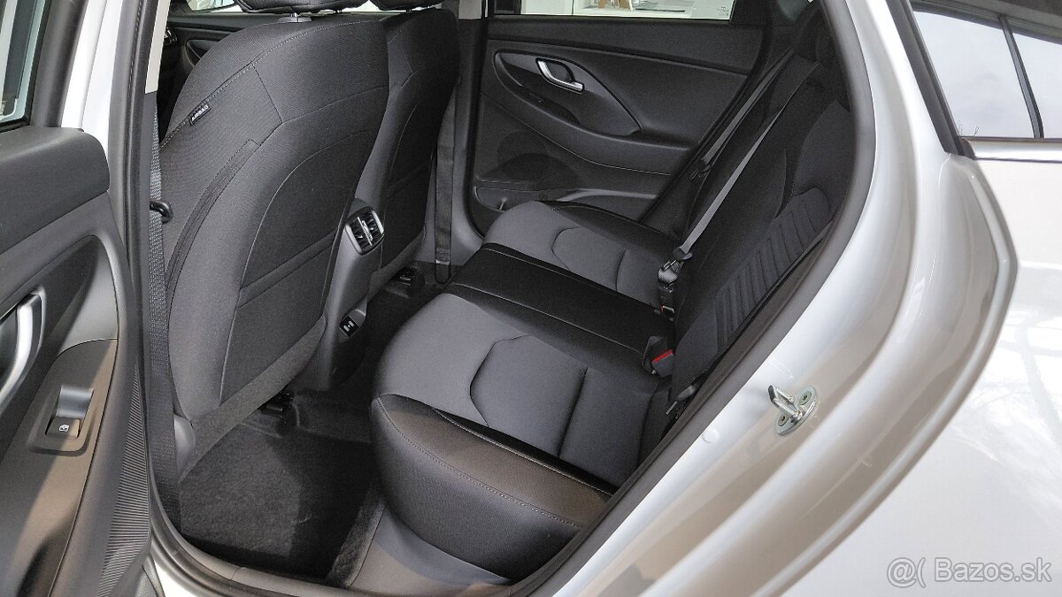 Hyundai i30 FAMILY - 10