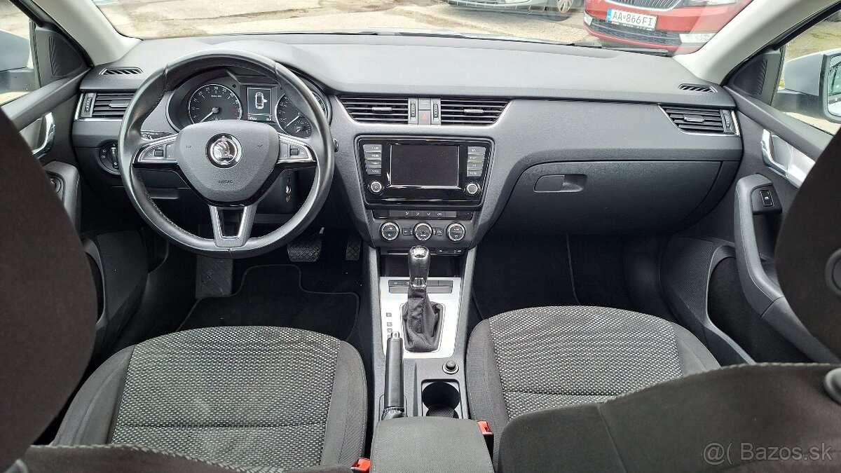 ŠKODA OCTAVIA COMBI 1.6 TDI.DSG - 10