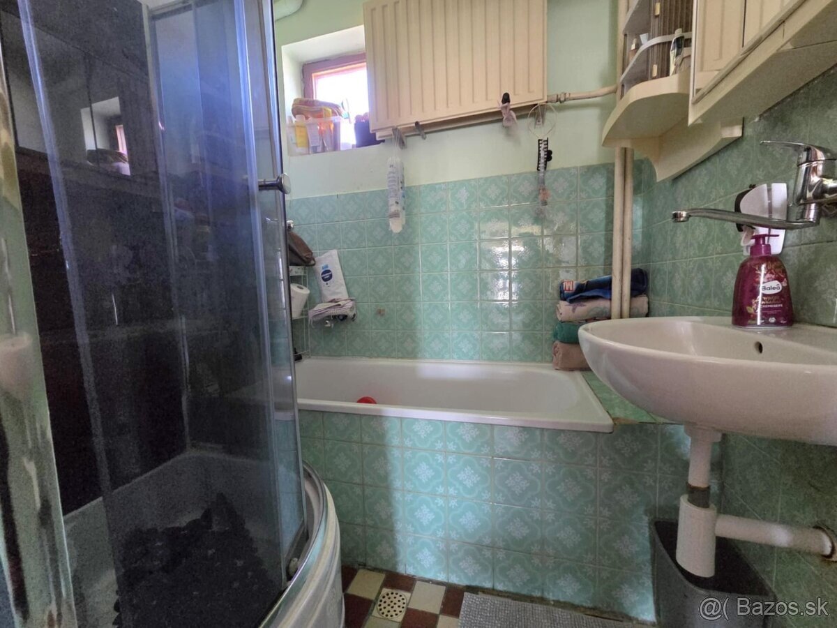 Predáme rodinný dom s pekným pozemkom v Kamenici nad Hronom. - 10