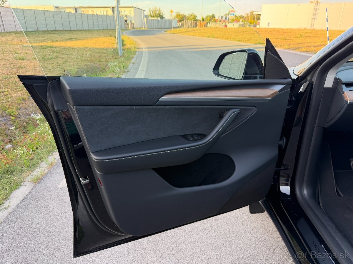 Tesla Model Y Long Range All-Wheel Drive - 10