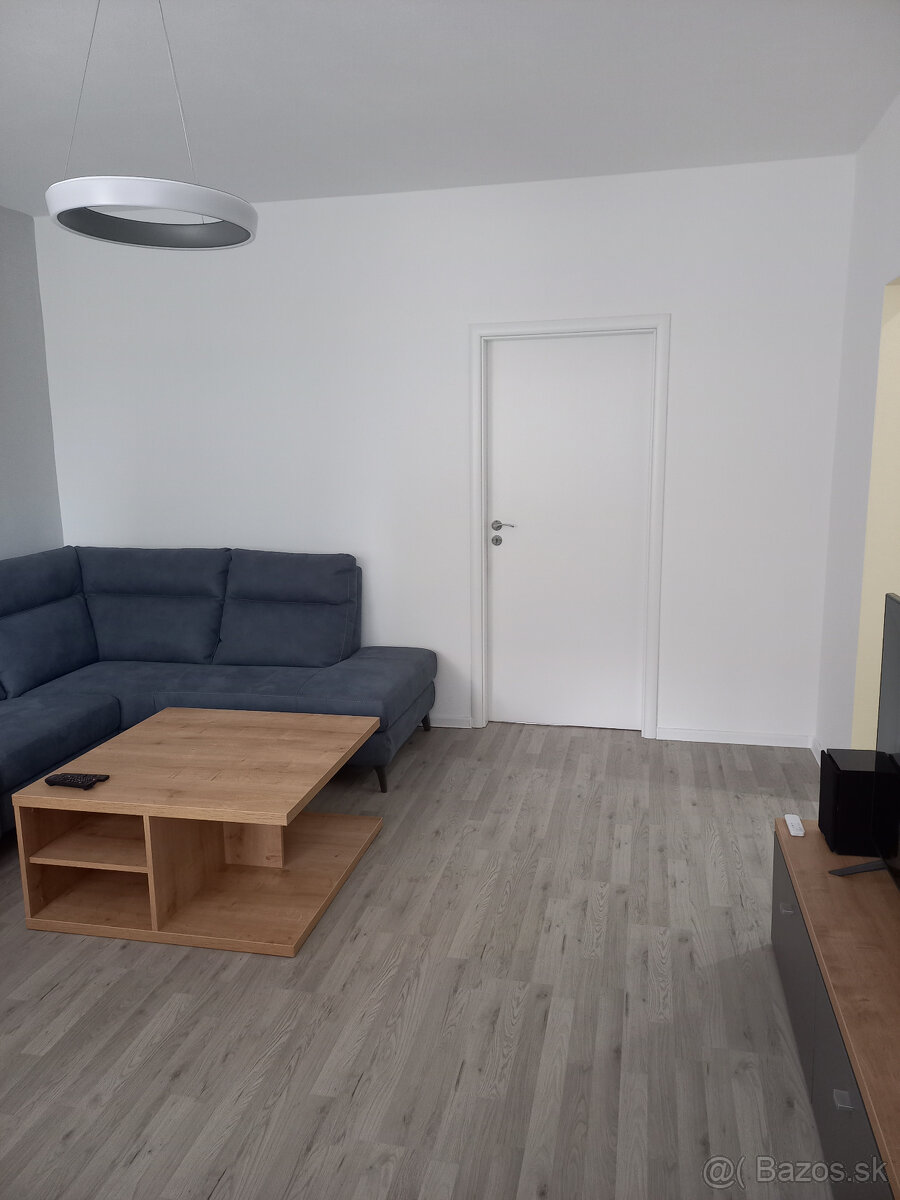 3 izbovy byt SNP PB - 10