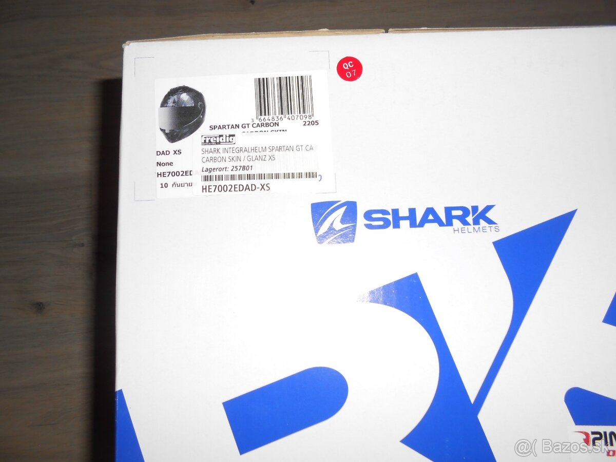 Predam krasnu novu karbonovu moto prilbu znacky SHARK SPARTA - 10