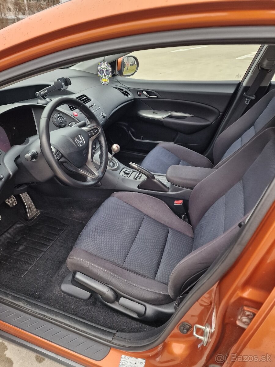 Honda Civic 5D SPORT 1.8 I-VTEC BENZÍN
I-Vtec - 10