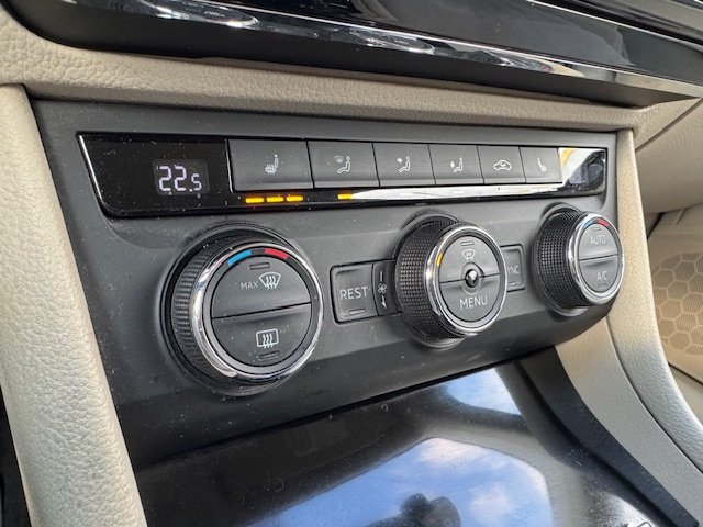 Škoda Superb Combi 2.0 TDI Business DSG AKONTACIA OD 0% - 10