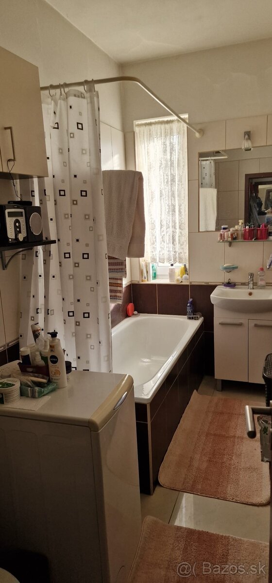 Predám RD r.2010 v tichej časti Šoporňa možnosť dvojgenerač - 10