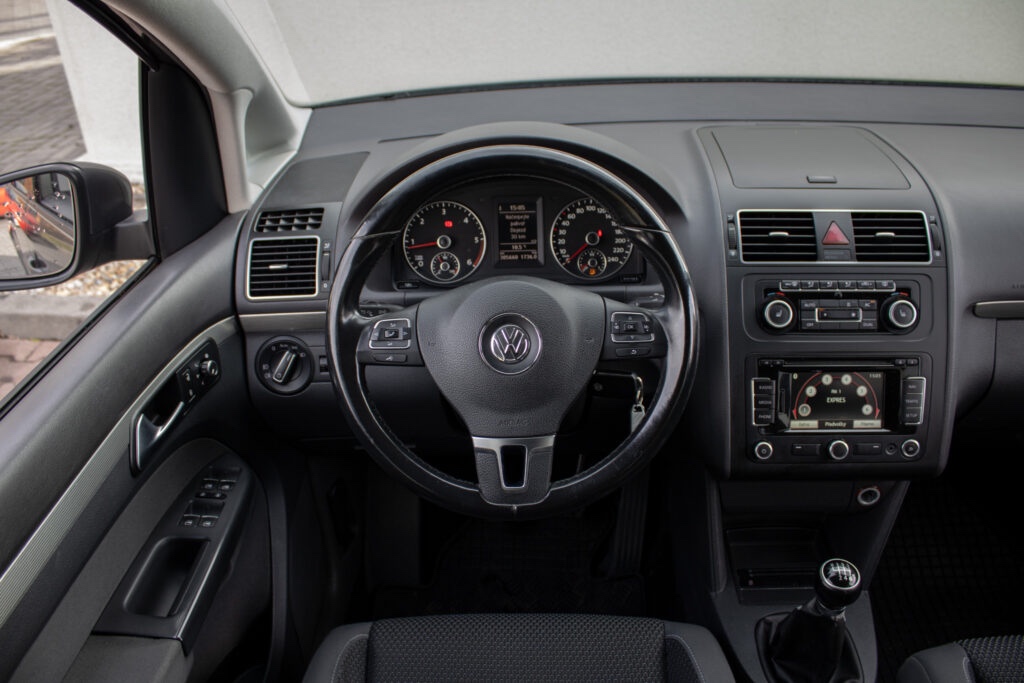 Volkswagen Touran - 10