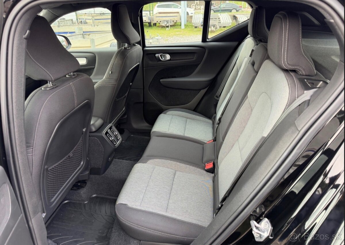 Volvo XC40 B4 Momentum Pro AWD A/T - 10