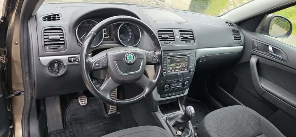 Škoda Yeti 1.8 TSI 4x4 MT6 130 000 km NOVÁ STK - 10