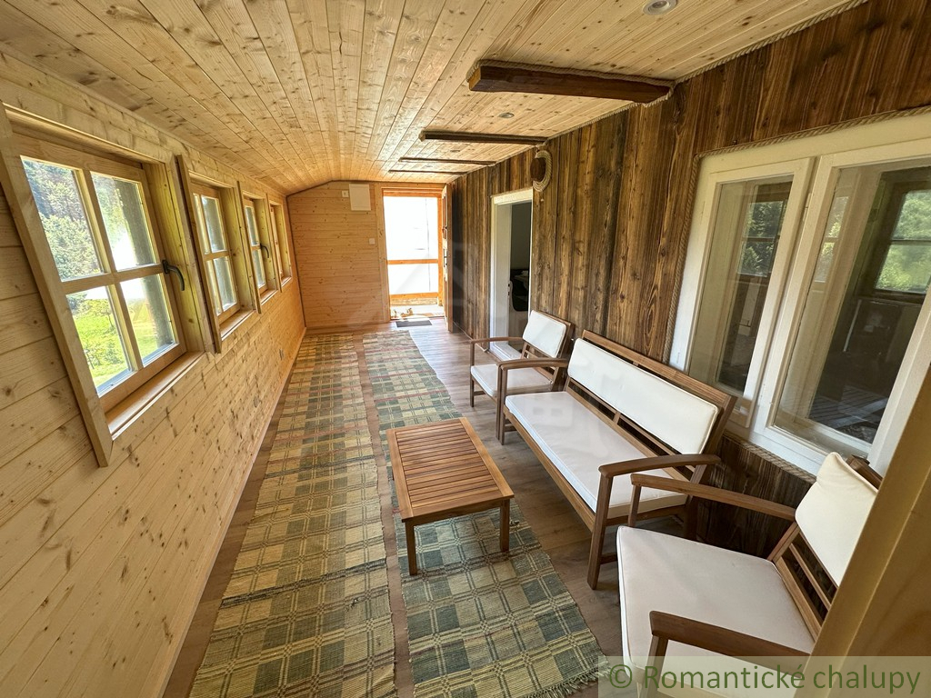 Kompletne zrekonštruovaná drevenička na polosamote pri Ján - 10