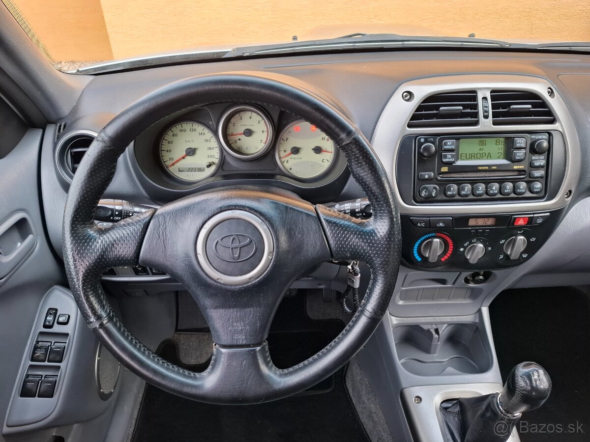 TOYOTA RAV4 2.0 D-4D 4X4 - 10