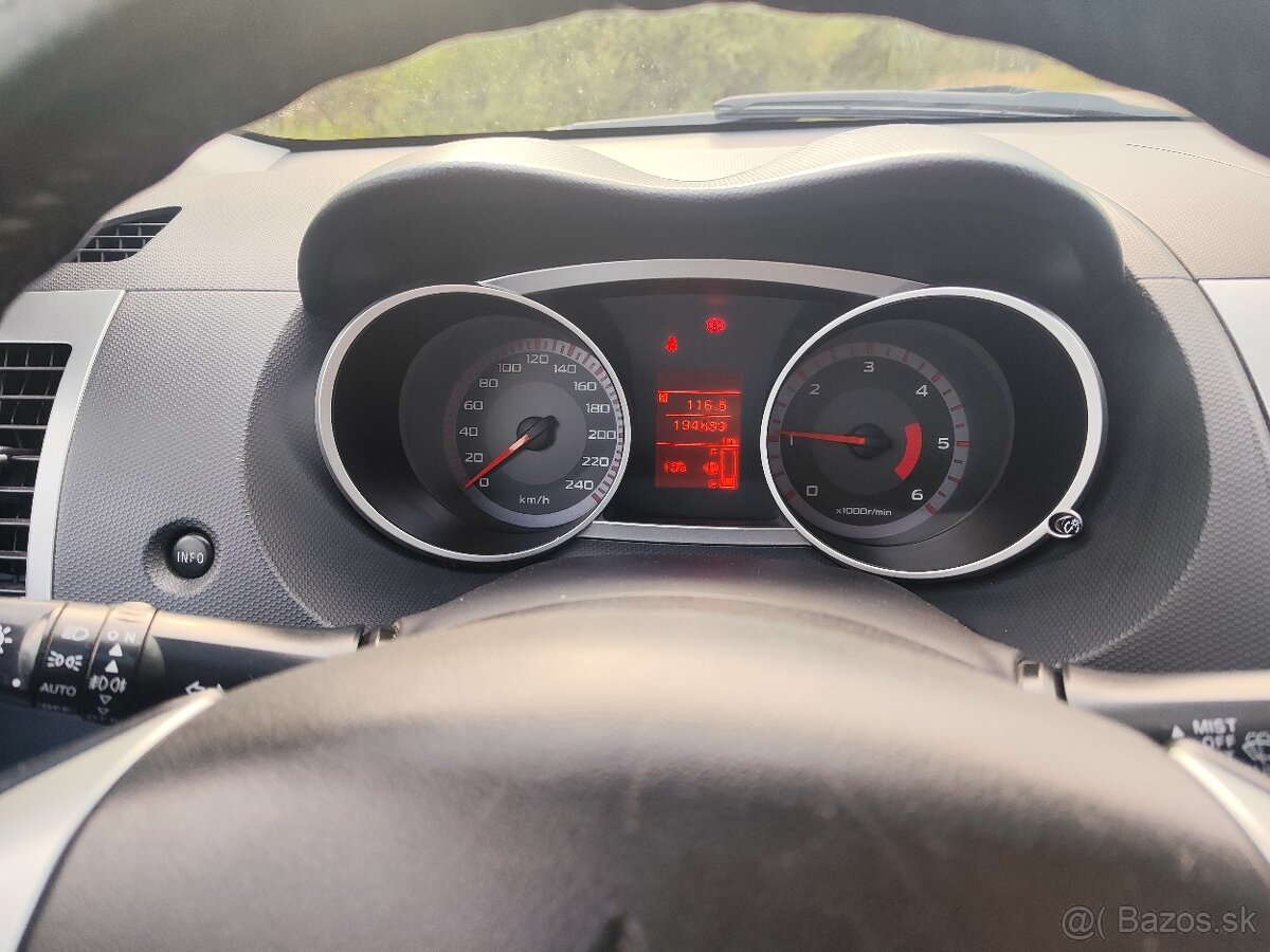 Mitsubishi Outlander 2.0 DI-D, 7 miest, 4x4 - 10