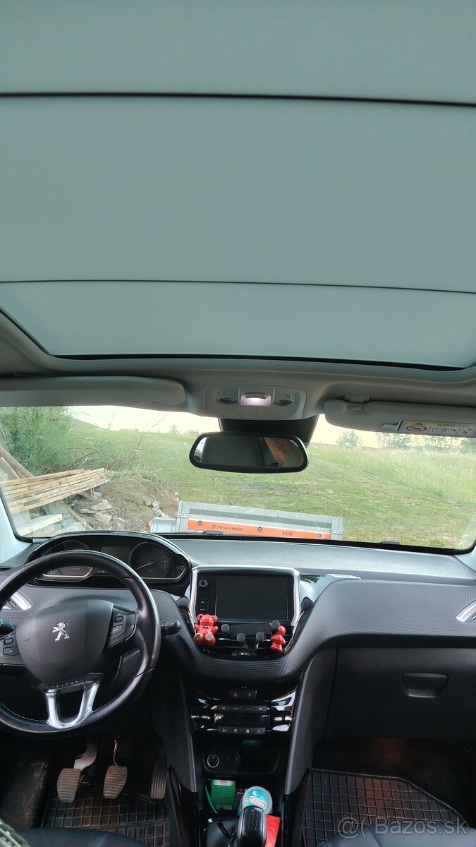 Peugeot 2008 - 10