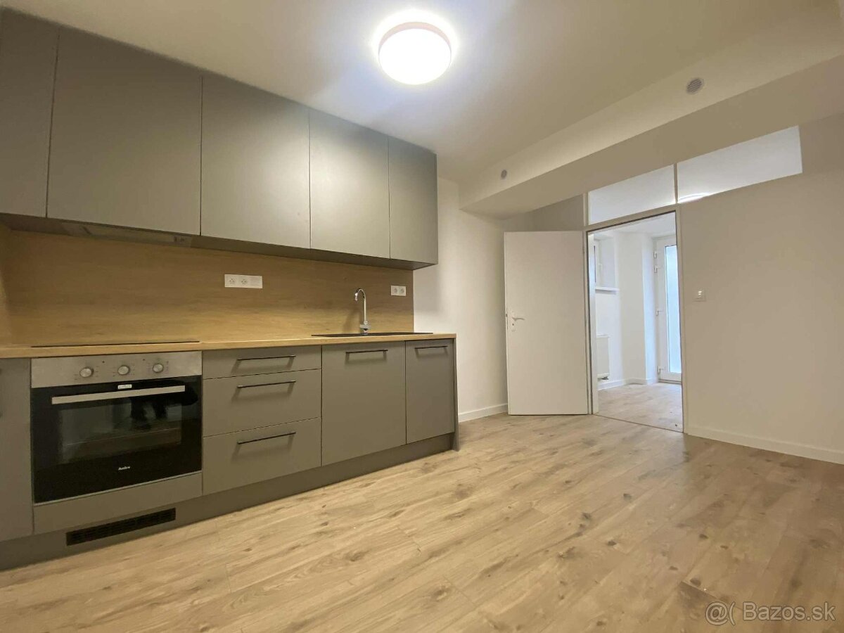 Priestranný 2-izb. byt na prenájom Staré Mesto - 10