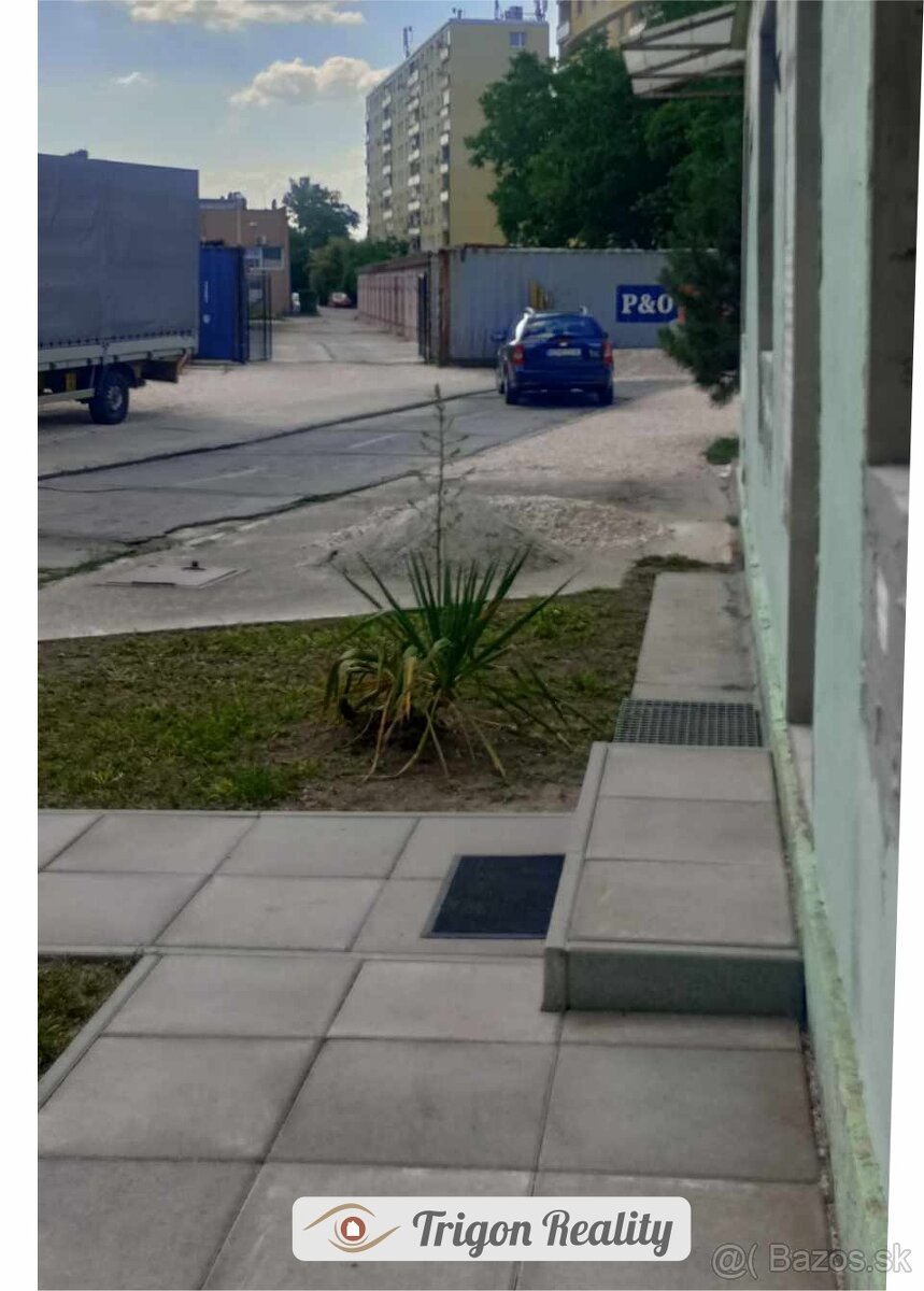 Veľká garzónka v polyfunkčnom objekte - 10