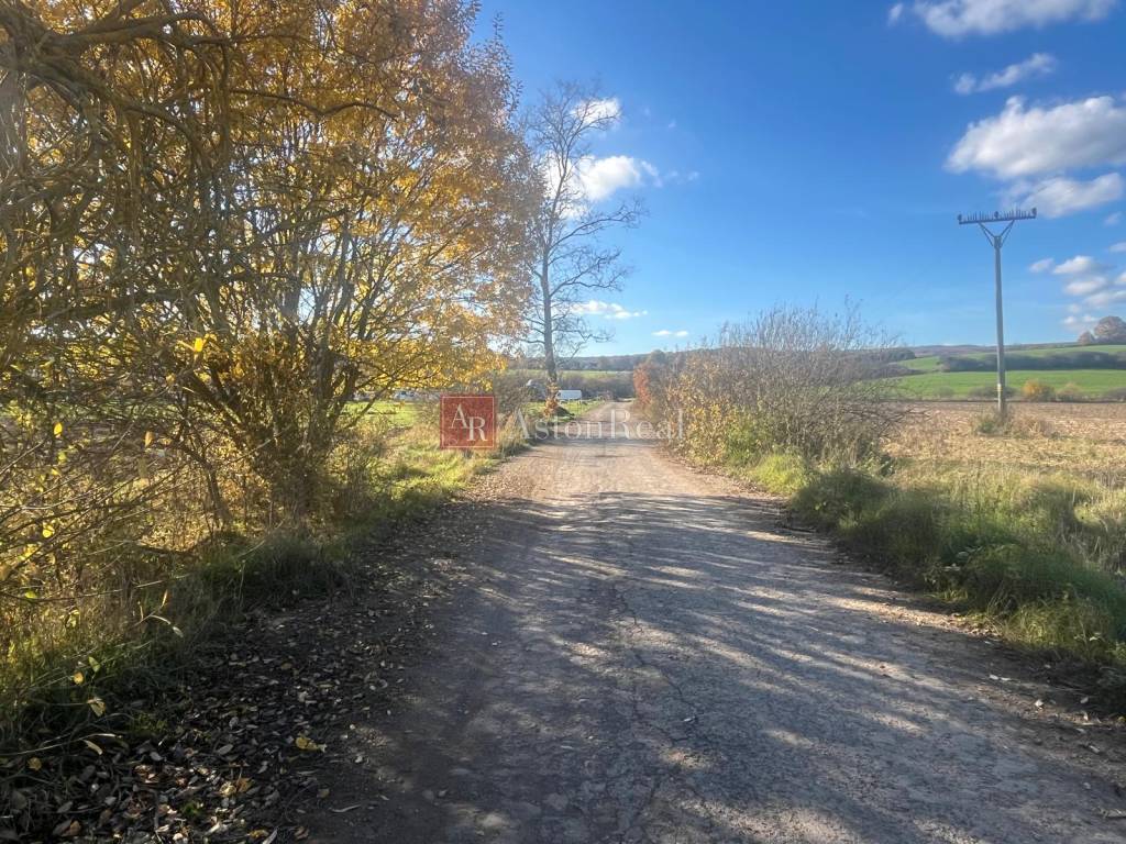 POZEMOK: 2.070 m2, k.ú. Hájniky (Sliač) možnosť výstavby - 10