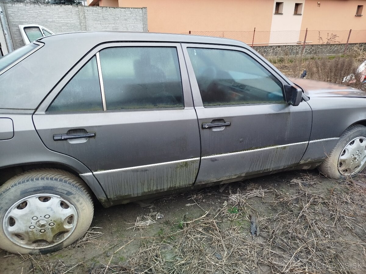 Mercedes w 124 250D - 10