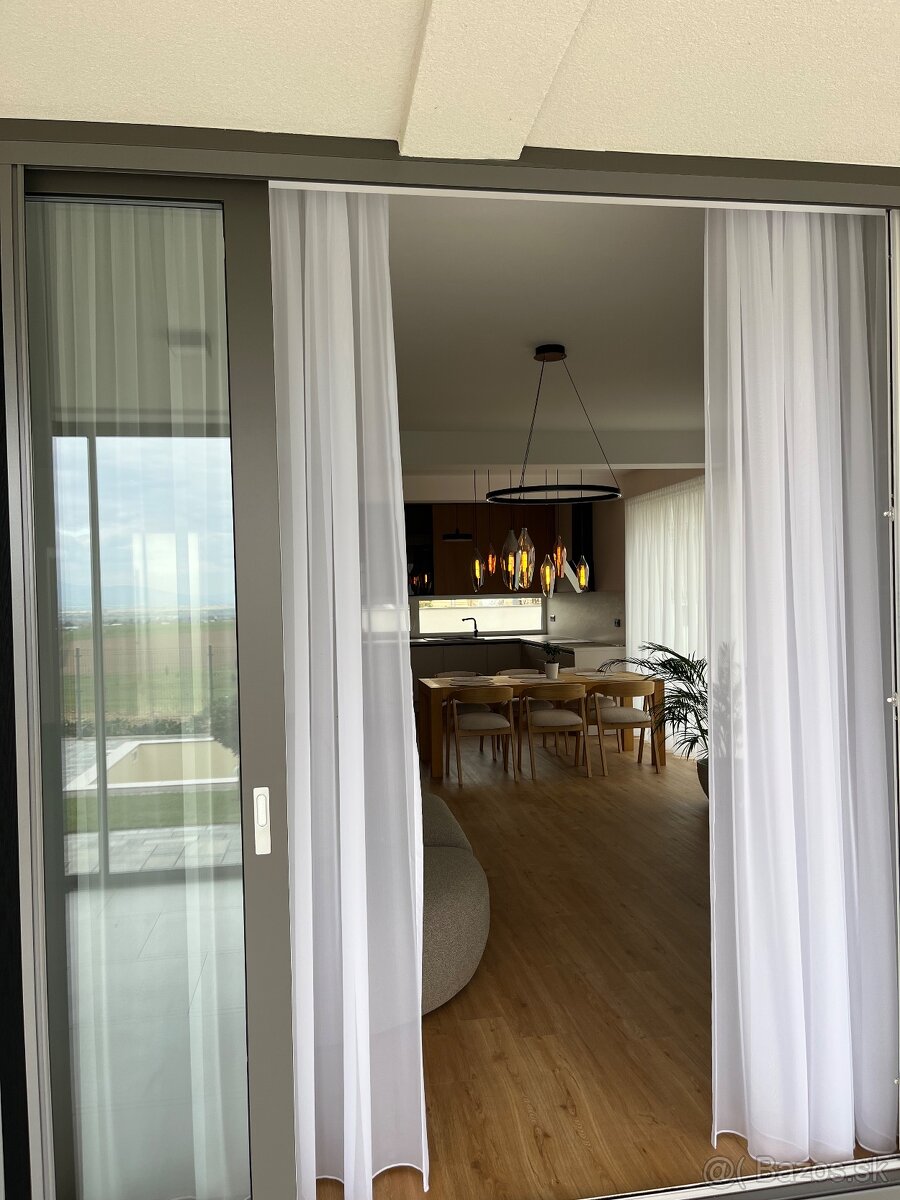 Luxusná vila (200 m2) na prenájom - 10