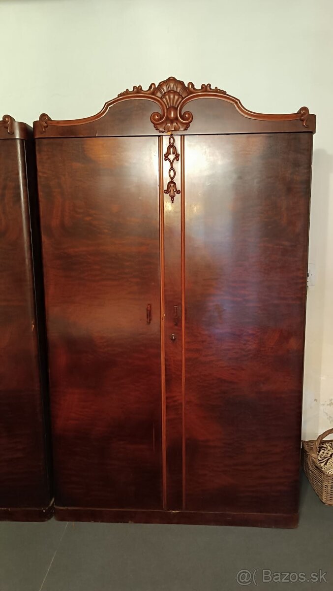 Novoročná cena Predám 2 starožitné skrine - 10