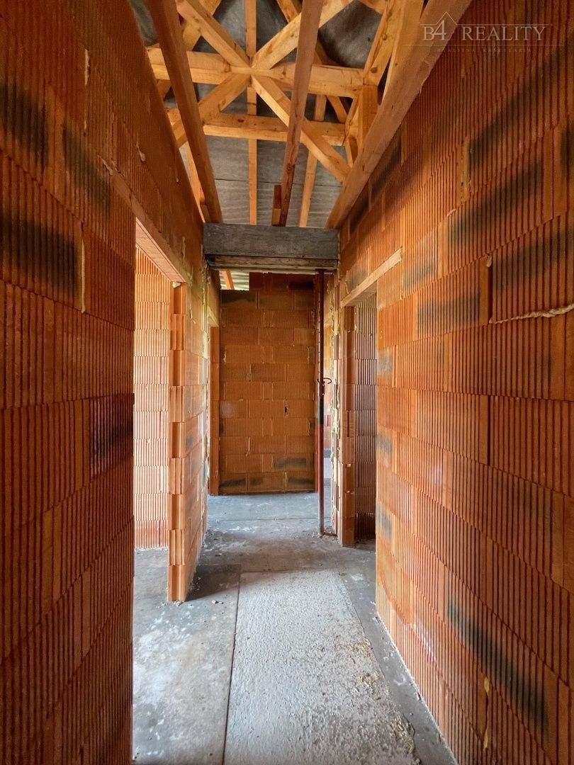 Rozostavaný 4i bungalov, pozemok 443 m2 / Veľké Bierovce - 10