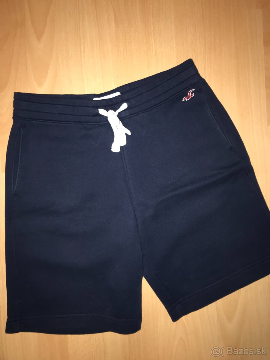 SÚPRAVA HOLLISTER: kraťasy + 2 x tričko veľ. M - 10