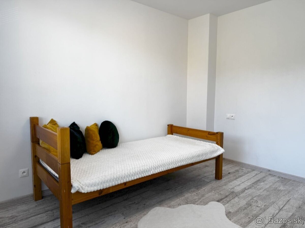 na prenájom veľkometrážny 3 izbový byt Prievidza - 10