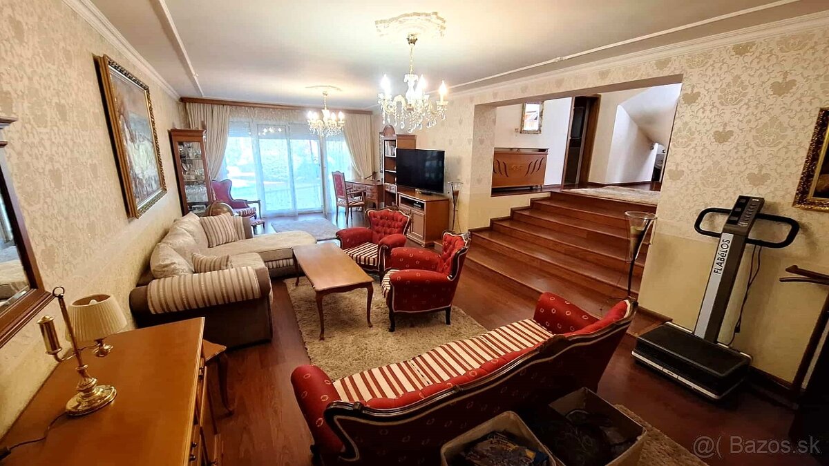 PREDAJ-Kompletne prerobený 5 izb.RD s garážou v Komárne - 10