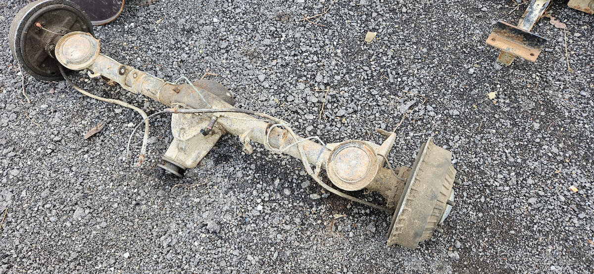 Lada Niva 1,7 -motor- kolesá - diely - 10