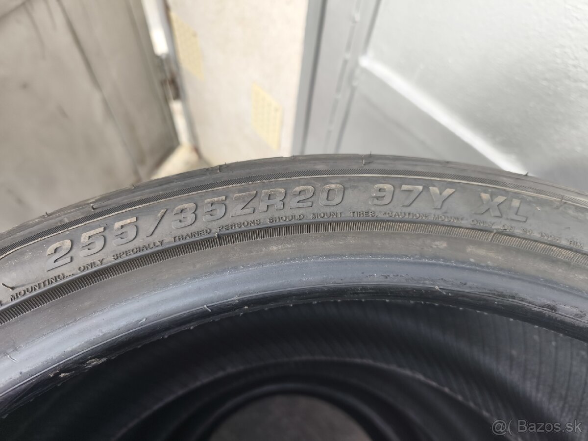 255/35 R20 dot 0724 - 10