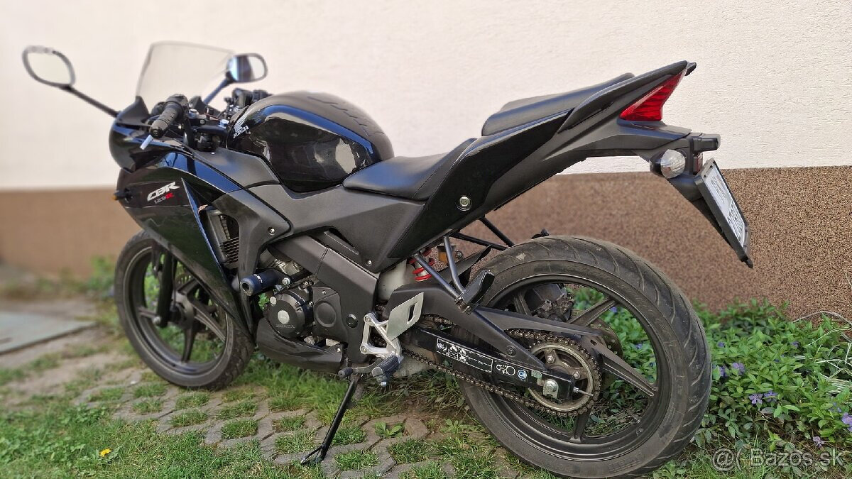 Honda CBR125R 2. generacia - 10